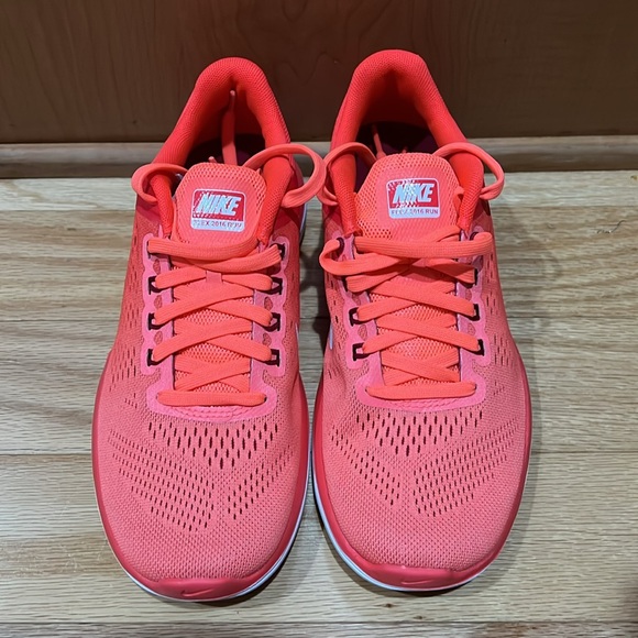 Nike - Flex 2016 Run - Women’s Size 7 - Picture 2 of 3